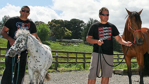 O técnico dos Highlanders, Jamie Joseph, e o técnico dos Chiefs, Dave Rennie, em 2011.