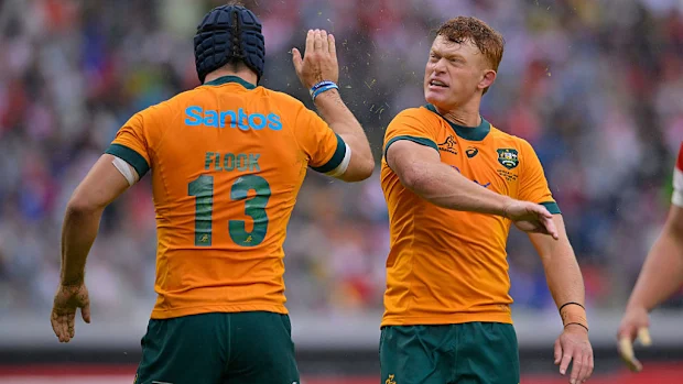 Josh Flook, da Austrália, comemora o gol com o companheiro de equipe Tane Edmed.