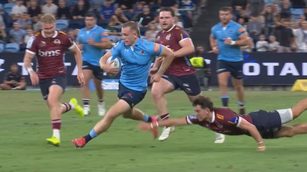 Max Jorgensen esfola Jock Campbell.