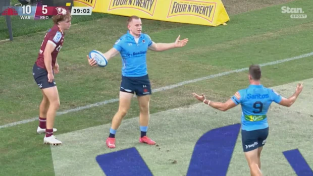 Max Jorgensen comemora sua tentativa.