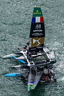 Rescaldo da colisão entre Black Foils e Team France.