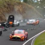 Acidente horrível com carro parado interrompe corrida de 12 horas em Bathurst