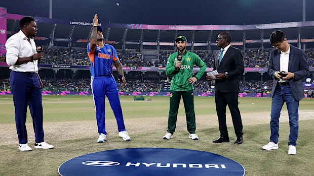 Suryakumar Yadav não apertou a mão de Salman Agha, do Paquistão, após o sorteio.