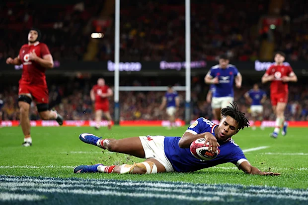 Theo Attissogbe, da França, marca o sexto try de seu time.