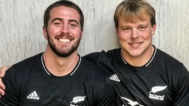 Joe Brial (à esquerda) jogou pelos sub-20 da Nova Zelândia.