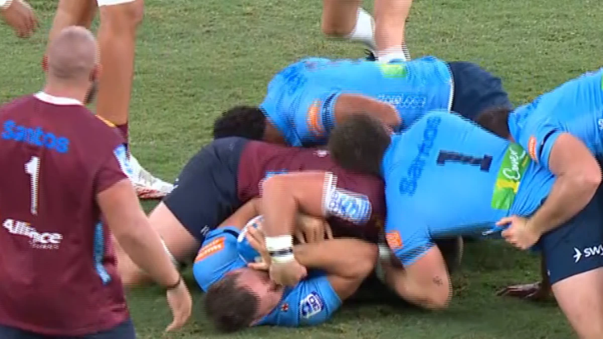 Vídeo de soco de Joe Brial; Destaques de Waratahs x Reds; Análise especializada entre dois posts; citando comissário