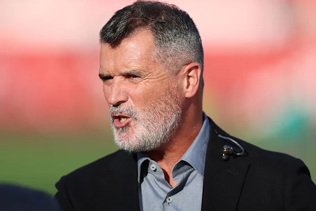 Roy Keane na linha lateral.