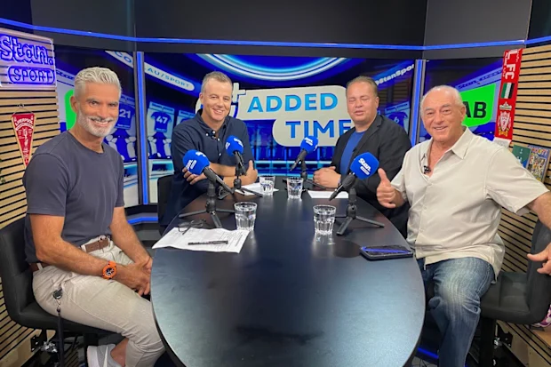 Craig Foster, Adam Peacock, Mark Bosnich e Craig Johnston em Tempo Adicionado.