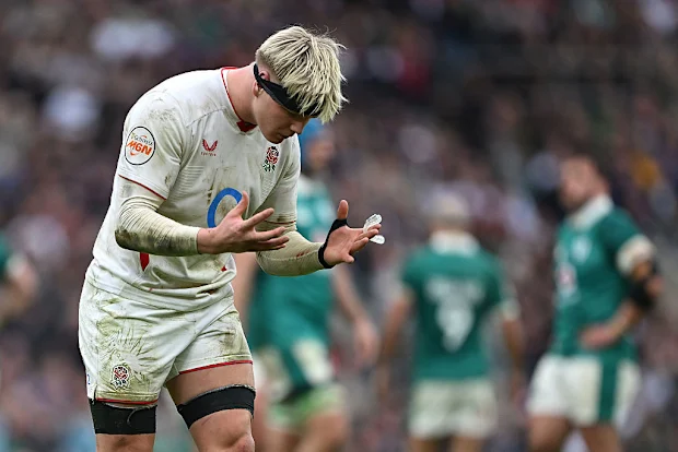 Henry Pollock, da Inglaterra, reage.