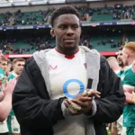 Notícias da Inglaterra após derrota da Irlanda; Reação do Reino Unido, destaques, vídeo, críticas de Lawrence Dallaglio; França vence Itália e luta pelo título