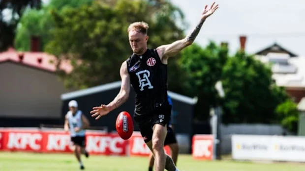 Jaidyn Stephenson treinando com Port Adelaide.