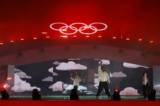 VERONA, ITÁLIA - 22 DE FEVEREIRO: Major Lazer se apresenta durante a Cerimônia de Encerramento dos Jogos Olímpicos de Inverno Milano Cortina 2026 no décimo sexto dia dos Jogos Olímpicos de Inverno Milano Cortina 2026 na Arena Olímpica de Verona em 22 de fevereiro de 2026 em Verona, Itália. (Foto de Sarah Stier/Getty Images)