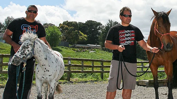 O técnico dos Highlanders, Jamie Joseph, e o técnico dos Chiefs, Dave Rennie, em 2011.