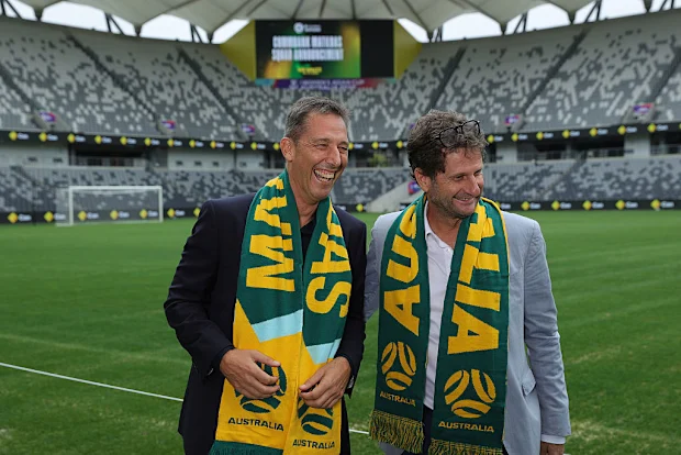 Martin Keugler, CEO da Football Australia e Joe Montemurro, técnico do Matildas.
