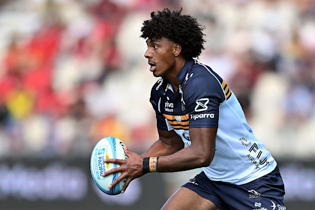 Kadin Pritchard dos Brumbies avança.