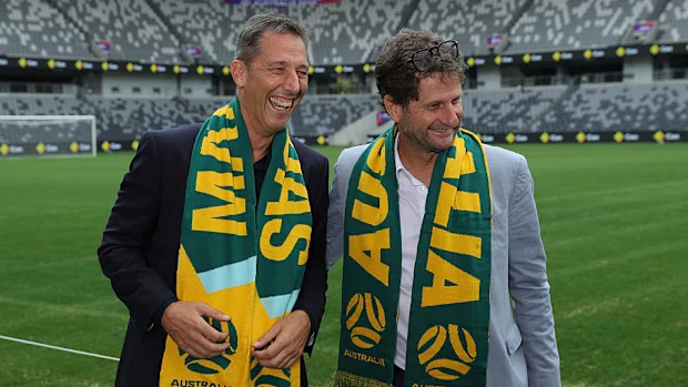 Martin Keugler, CEO da Football Australia e Joe Montemurro, técnico do Matildas.