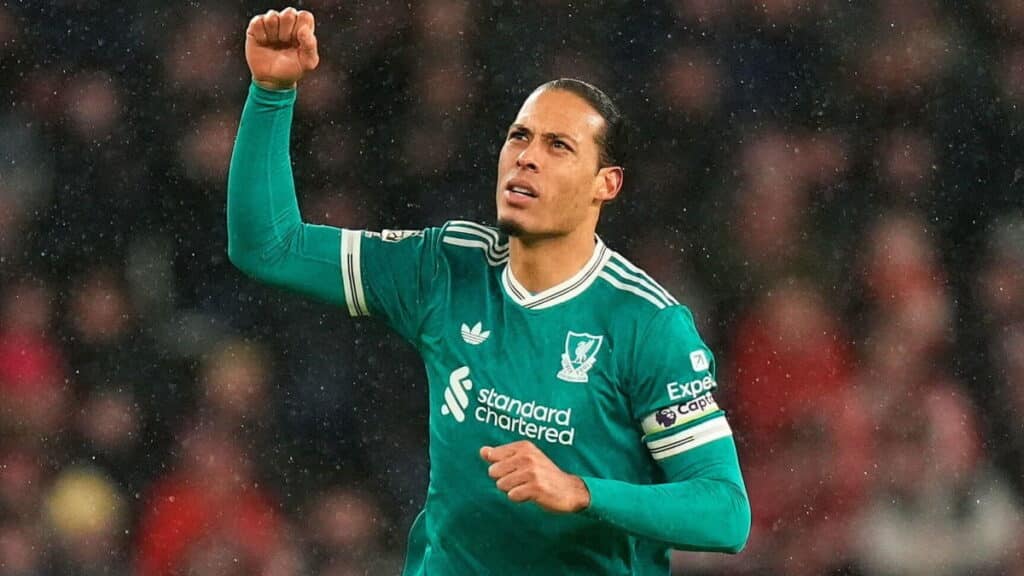 Virgil van Dijk comemora gol do Liverpool contra o Sunderland