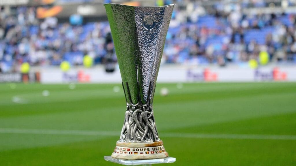 O troféu da competição de futebol da UEFA Europa League
