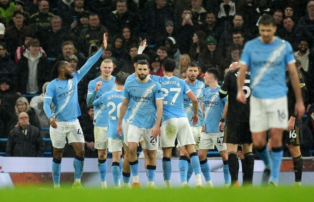 O Manchester City comemora o gol de Erling Haaland contra o Fulham.