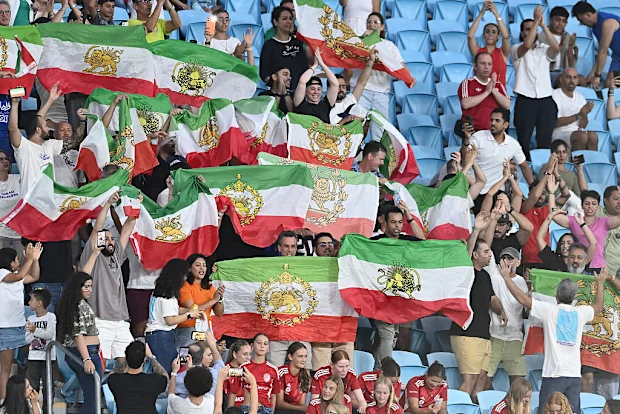 Os torcedores do Irã torcem durante a partida da Copa Asiática Feminina da AFC Austrália 2026.