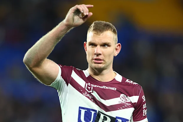 GOLD COAST, AUSTRÁLIA - 13 DE JUNHO: Tom Trbojevic do Sea Eagles observa durante a partida da 15ª rodada da NRL entre Gold Coast Titans e Manly Sea Eagles no Cbus Super Stadium, em 13 de junho de 2025, em Gold Coast, Austrália. (Foto de Chris Hyde/Getty Images)