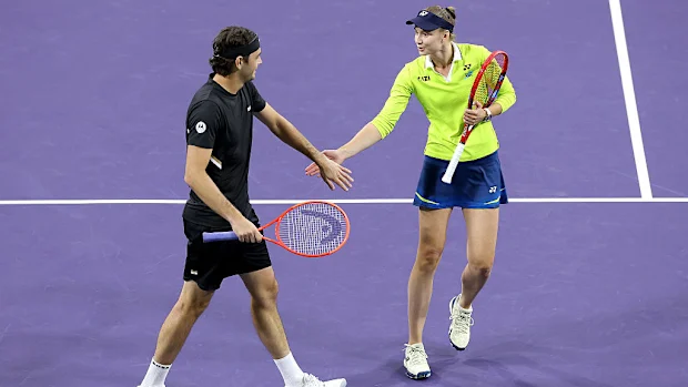 Taylor Fritz e Elena Rybakina em ação.