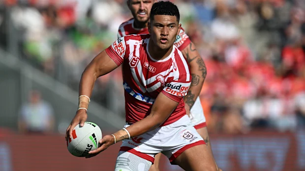 Isaiya Katoa em ação pelos Golfinhos.