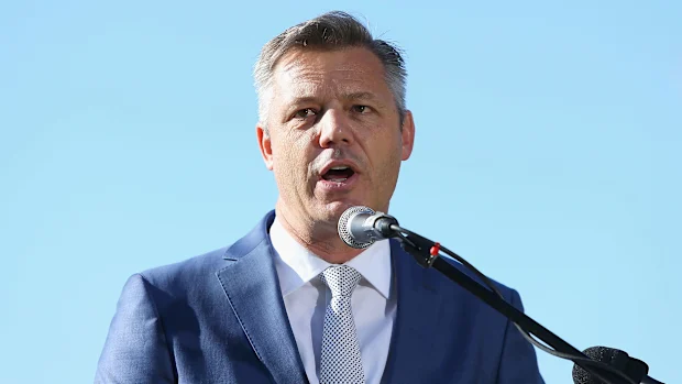 O CEO da Supercars, James Warburton, fala durante o Bathurst 1000 Legends and Heroes Media Call em The Rocks em 23 de agosto de 2017 em Sydney, Austrália. (Foto de Jason McCawley/Getty Images)