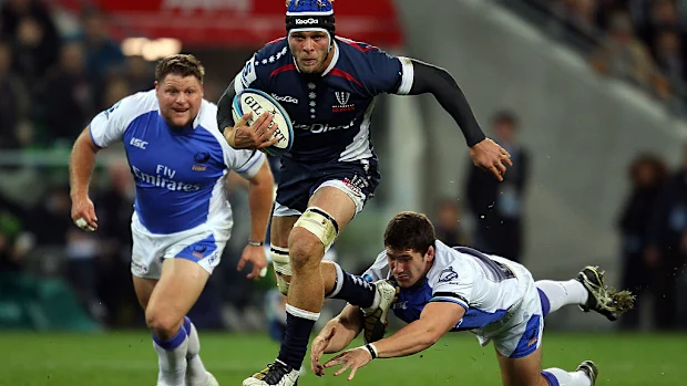Jarrod Saffy, dos Rebeldes, faz uma pausa no AAMI Park.