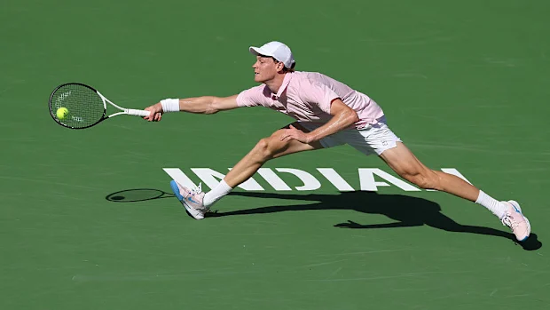 Jannik Sinner, da Itália, retorna contra Daniil Medvedev, da Rússia.