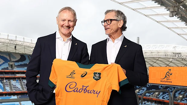 Joe Schmidt e Les Kiss posam durante uma oportunidade para a mídia no Allianz Stadium.