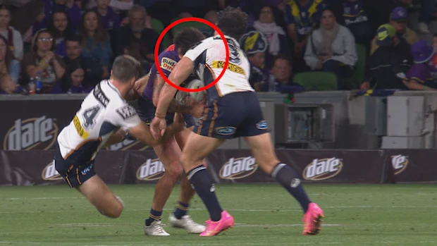 Kotoni Staggs foi reportado por um chute alto em Moses Leo.