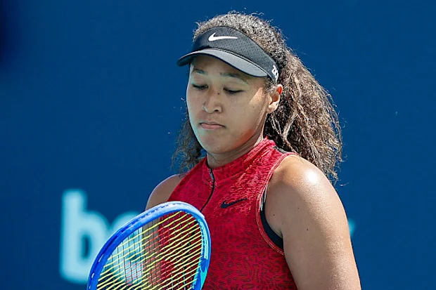 Naomi Osaka em ação contra Talia Gibson.