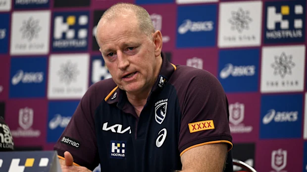 O técnico do Broncos, Michael Maguire.