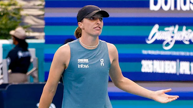 Iga Swiatek em ação no Miami Open.