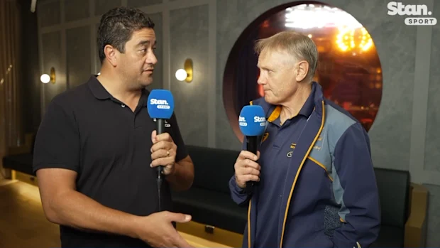 Joe Schmidt conversa com Morgan Turinui.