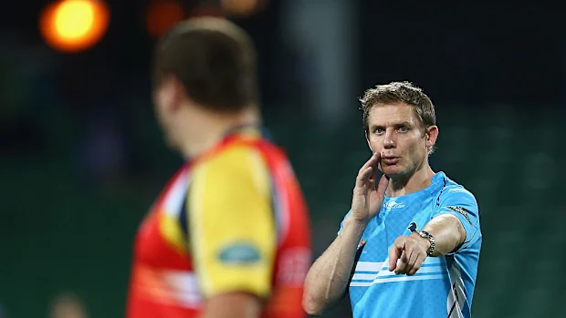 O técnico dos Brumbies, Stephen Larkham, no nib Stadium em Perth.