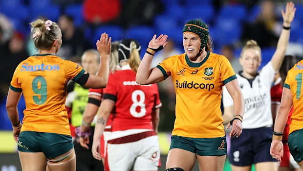 Layne Morgan e Emily Chanceler da Austrália comemoram.