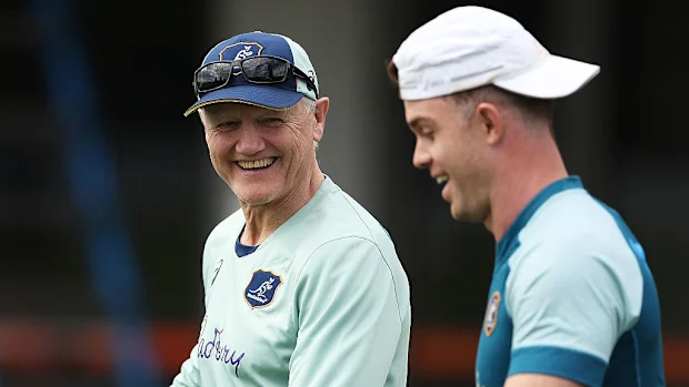 Joe Schmidt conversa com Andrew Kellaway na sede da GWS.