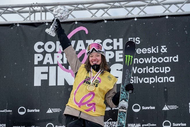 Zoe Atkin leva o 4º Globo de Cristal da GB Snowsport em 24 horas