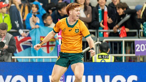 Sidney Harvey, da Austrália, comemora sua tentativa.