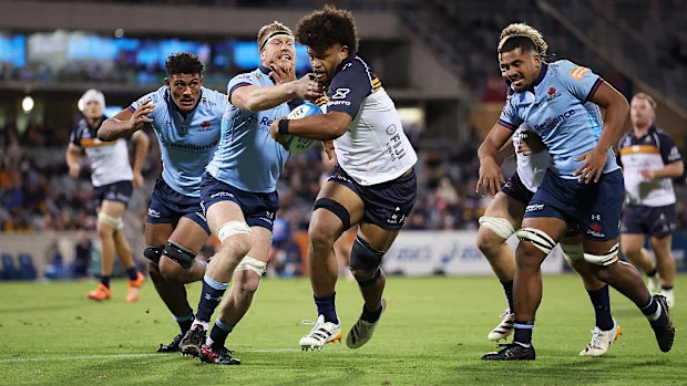 Rob Valetini, dos Brumbies, faz uma pausa.