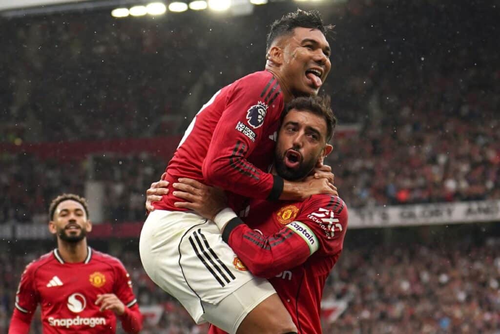 Casemiro e Bruno Fernandes jogando pelo Manchester United Football Club