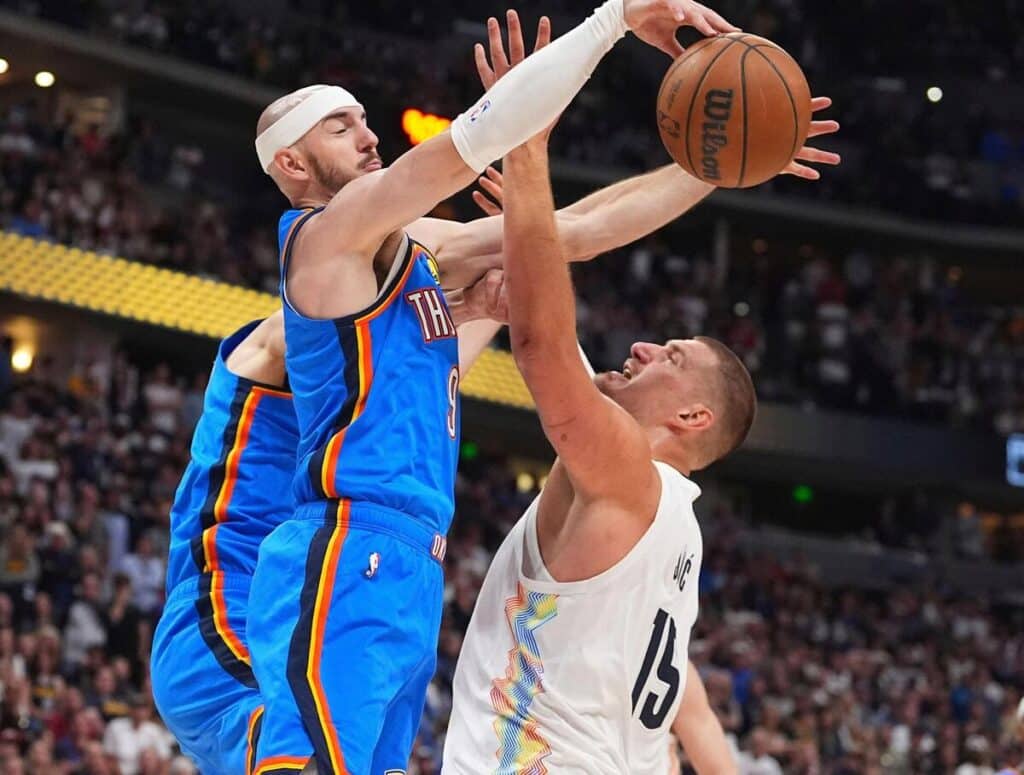 Nikola Jokic, do Denver Nuggets, em ação contra o Oklahoma City Thunder