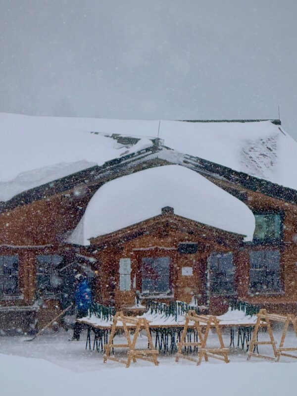 Sol, neve e ofertas se alinham para um abril incrível nos Alpes