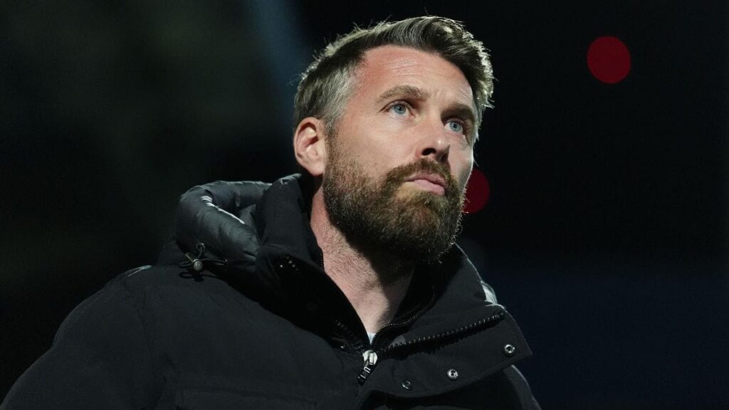 Chefe dos lobos, Rob Edwards