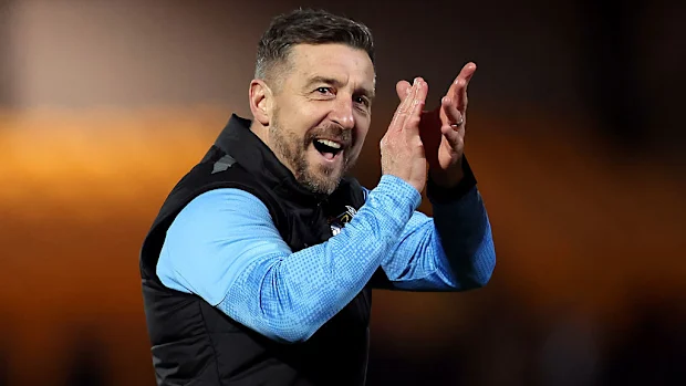 Jon Brady comemora vitória sobre Bristol City.