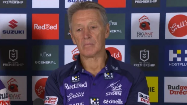 Craig Bellamy se prepara para falar à mídia após o jogo.