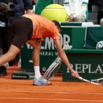 Notícias do tênis 2026 | Daniil Medvedev quebra a raquete após perder para Matteo Berrettini na segunda rodada do Masters de Monte Carlo