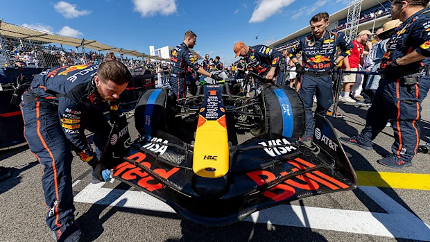 Mecânicos da Red Bull no grid do Grande Prêmio dos Estados Unidos. 